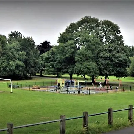 *f1*5gh* Setup For Your Relaxed & Amazing + Free Parking + Free Fast Wifi * Апартаменти Лідс